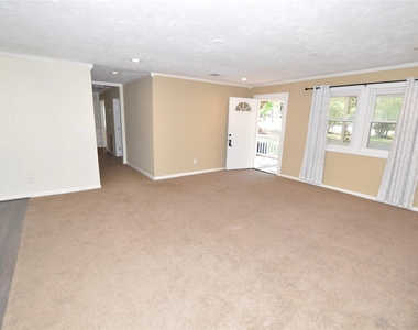 208 Blue Lake Drive - Photo Thumbnail 10