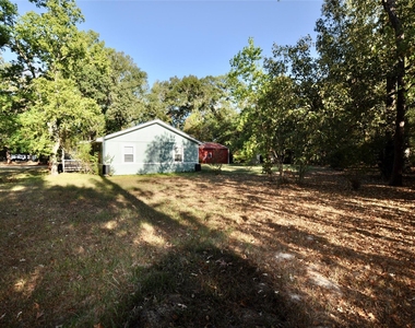 208 Blue Lake Drive - Photo Thumbnail 6