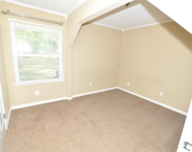 208 Blue Lake Drive - Photo Thumbnail 12