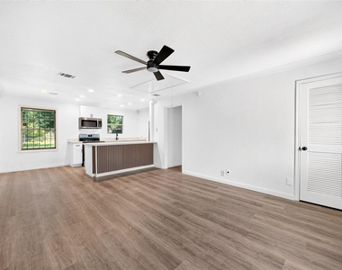 9211 Clearway Drive - Photo Thumbnail 10