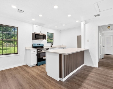 9211 Clearway Drive - Photo Thumbnail 12