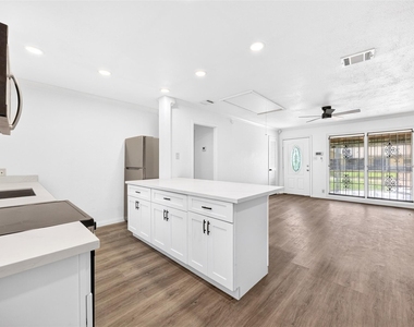9211 Clearway Drive - Photo Thumbnail 14