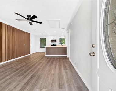 9211 Clearway Drive - Photo Thumbnail 6