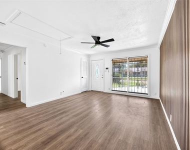 9211 Clearway Drive - Photo Thumbnail 8