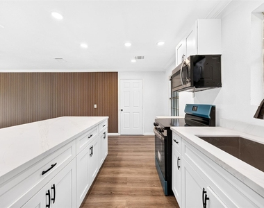 9211 Clearway Drive - Photo Thumbnail 15