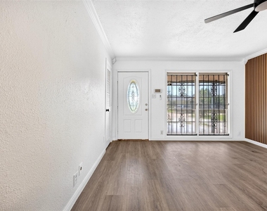 9211 Clearway Drive - Photo Thumbnail 7