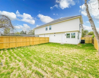 11514 Courtshire Road - Photo Thumbnail 16