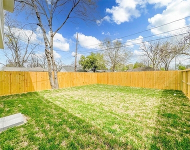 11514 Courtshire Road - Photo Thumbnail 17