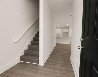 11514 Courtshire Road - Photo Thumbnail 7