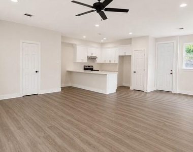 11514 Courtshire Road - Photo Thumbnail 6
