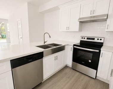 11514 Courtshire Road - Photo Thumbnail 5