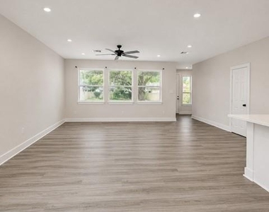 11514 Courtshire Road - Photo Thumbnail 2