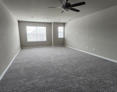 8009 Scanlan Trail - Photo Thumbnail 11