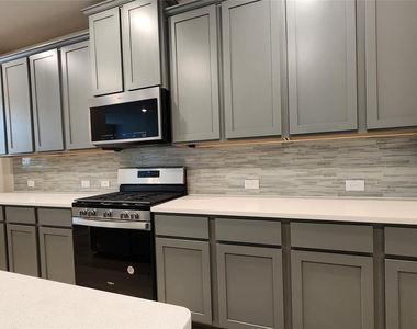 8009 Scanlan Trail - Photo Thumbnail 5