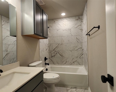 8009 Scanlan Trail - Photo Thumbnail 18