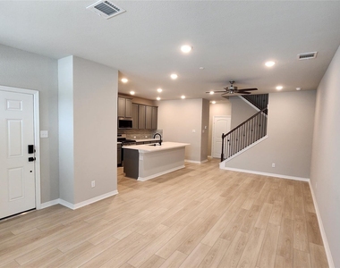 8009 Scanlan Trail - Photo Thumbnail 3