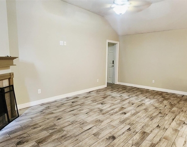 213 Mango Street - Photo Thumbnail 8