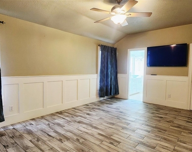 213 Mango Street - Photo Thumbnail 18