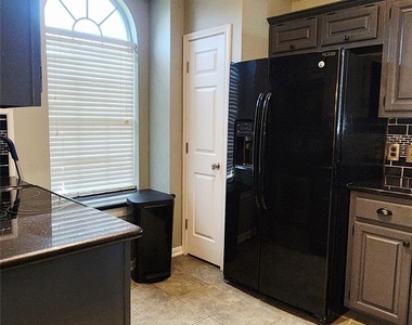 213 Mango Street - Photo Thumbnail 31