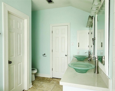 213 Mango Street - Photo Thumbnail 23
