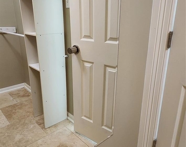213 Mango Street - Photo Thumbnail 25