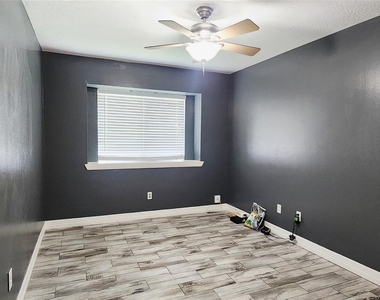 213 Mango Street - Photo Thumbnail 14