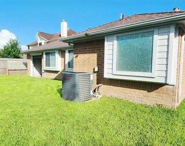 213 Mango Street - Photo Thumbnail 45