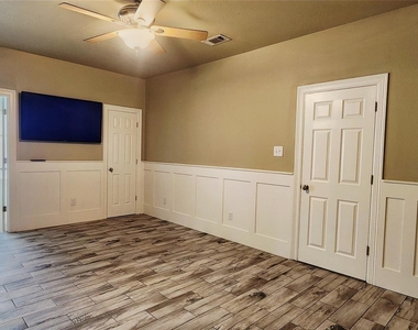 213 Mango Street - Photo Thumbnail 19
