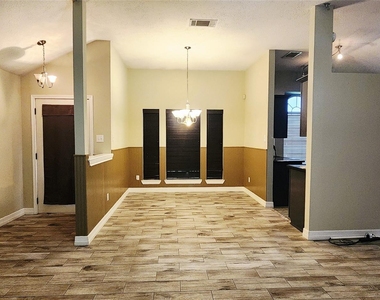 213 Mango Street - Photo Thumbnail 7