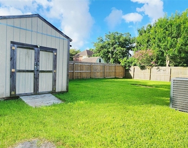213 Mango Street - Photo Thumbnail 44