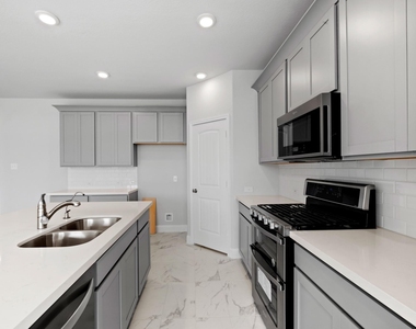 10114 Native Grove Drive - Photo Thumbnail 9