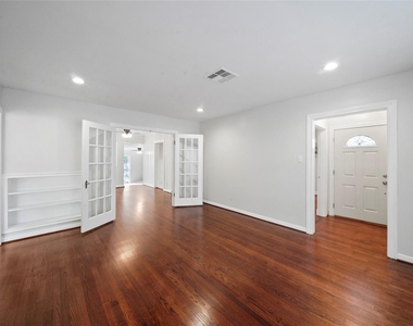 906 Gale Street - Photo Thumbnail 3