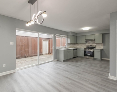 12543 Wellington Park Drive - Photo Thumbnail 8