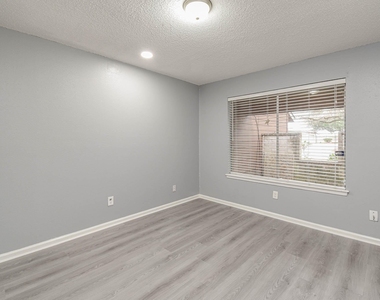 12543 Wellington Park Drive - Photo Thumbnail 12