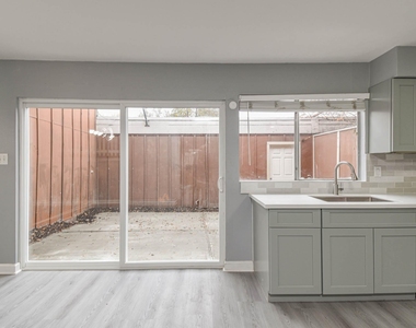 12543 Wellington Park Drive - Photo Thumbnail 7