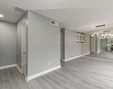 12543 Wellington Park Drive - Photo Thumbnail 4