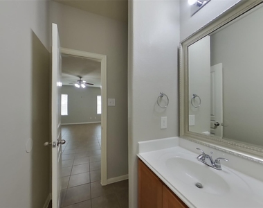 2122 Hackberry Bank Lane - Photo Thumbnail 11