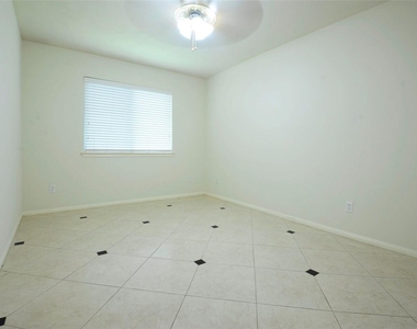 7023 Shaman Lane - Photo Thumbnail 16