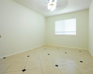 7023 Shaman Lane - Photo Thumbnail 15