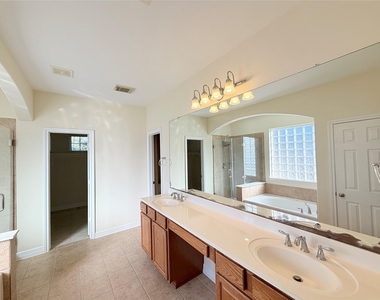 28015 Silverstream Court - Photo Thumbnail 14