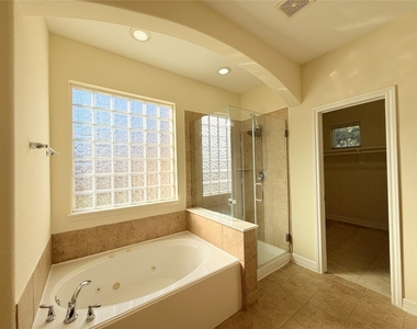 28015 Silverstream Court - Photo Thumbnail 15