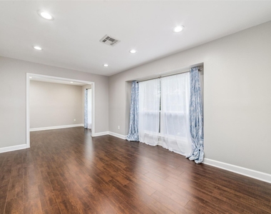 5731 Cheltenham Drive - Photo Thumbnail 5