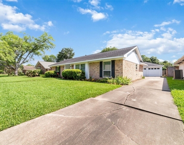 5731 Cheltenham Drive - Photo Thumbnail 3
