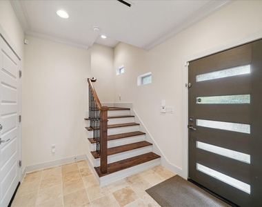 4833 Chenevert Street - Photo Thumbnail 4