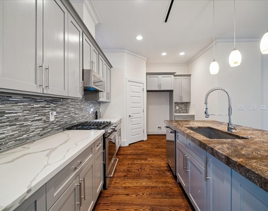 4833 Chenevert Street - Photo Thumbnail 10