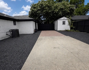 3702 Cochran Street - Photo Thumbnail 6