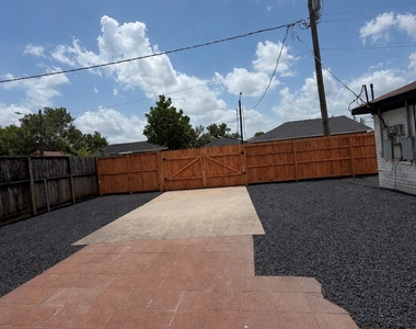 3702 Cochran Street - Photo Thumbnail 7