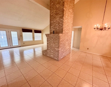 3423 Pecan Point Drive - Photo Thumbnail 2