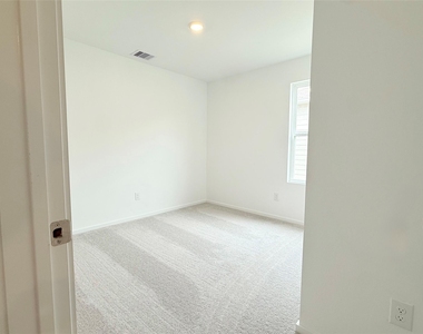 3606 Duplet Avenue - Photo Thumbnail 8