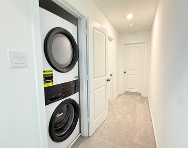 3606 Duplet Avenue - Photo Thumbnail 5
